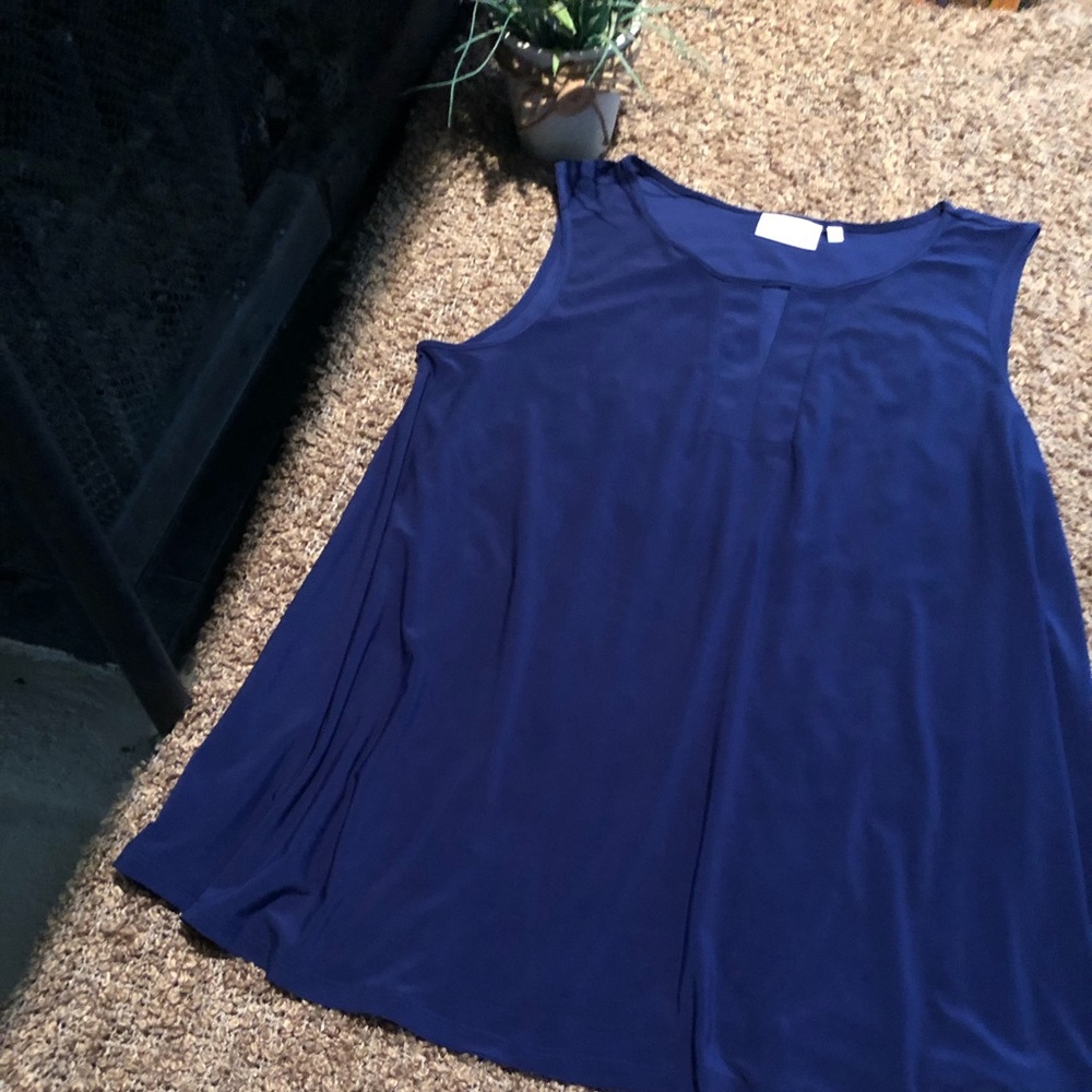 Like New, flowy top